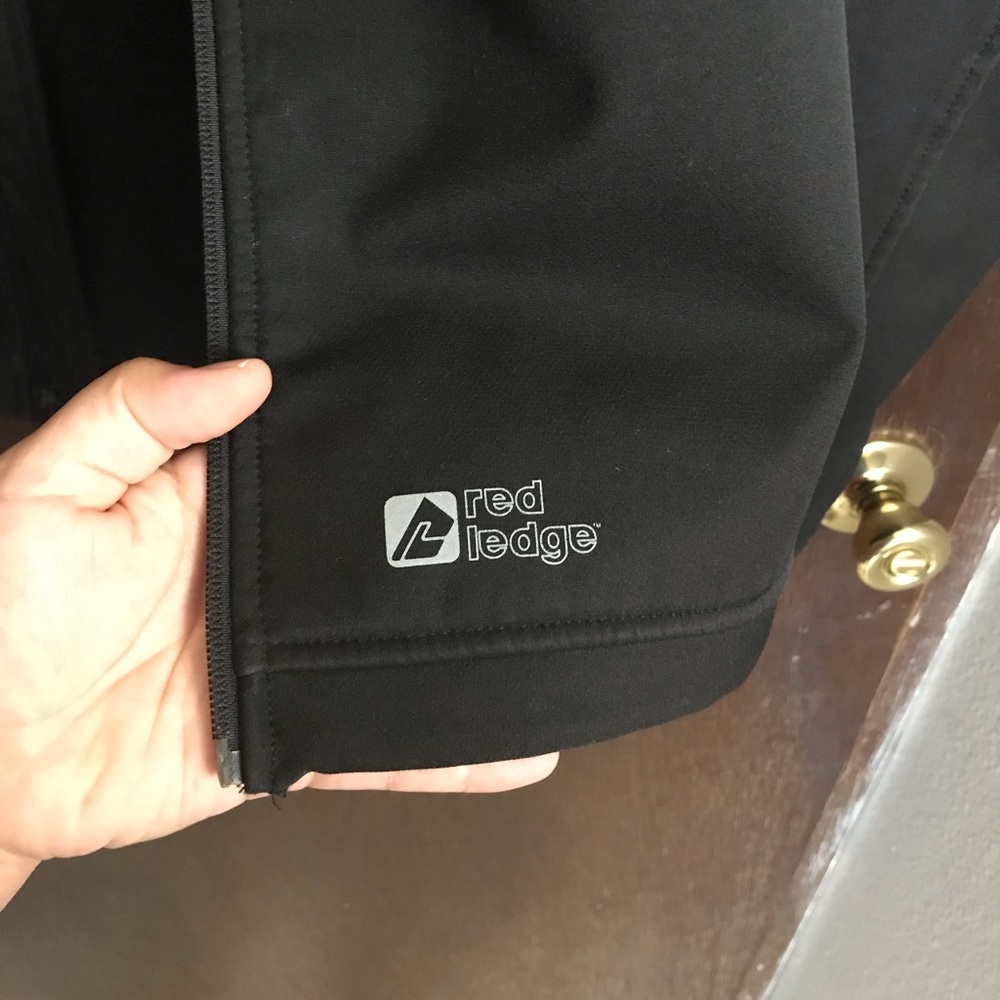 Red ledge soft shell jacket - Picture 7 of 7